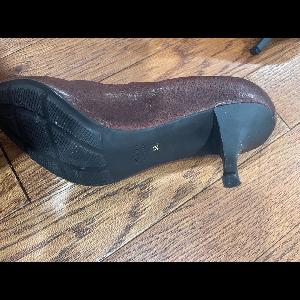 PRADA TAN LEATHER PUMPS - Picture 4 of 8